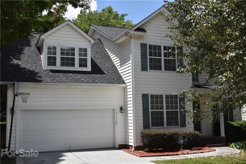 Property image 2 at 10433 Baskerville Avenue, Charlotte, NC 28269