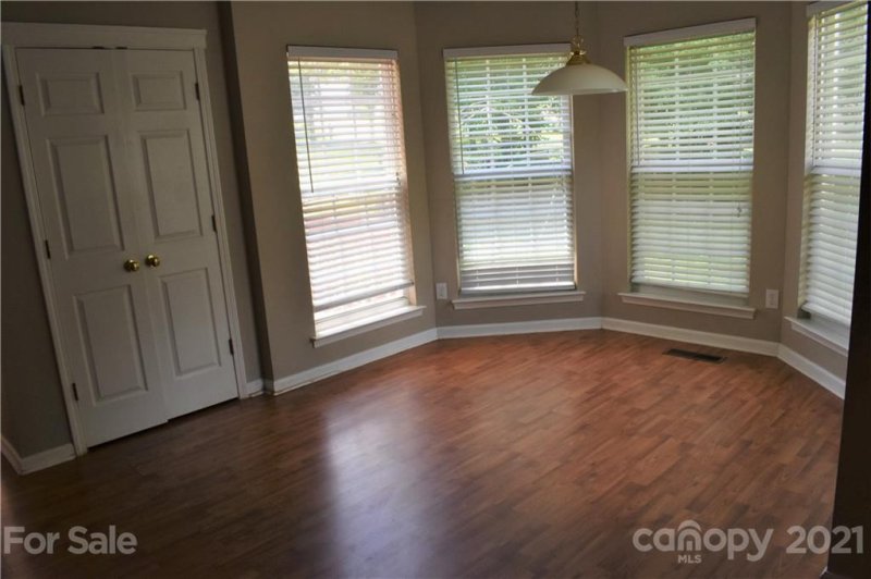 Property image 4 at 10433 Baskerville Avenue, Charlotte, NC 28269