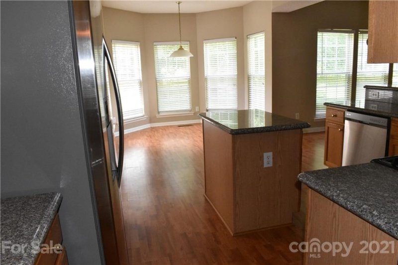 Property image 5 at 10433 Baskerville Avenue, Charlotte, NC 28269