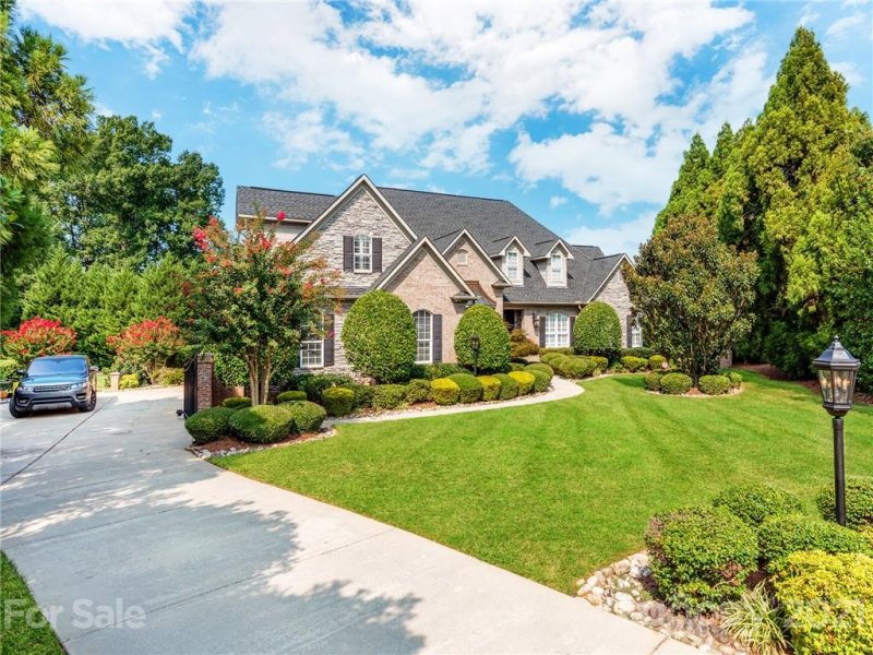 Property image 2 at 10606 Glen Eden Court, Mint Hill, NC 28227