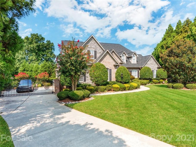 Property image 3 at 10606 Glen Eden Court, Mint Hill, NC 28227