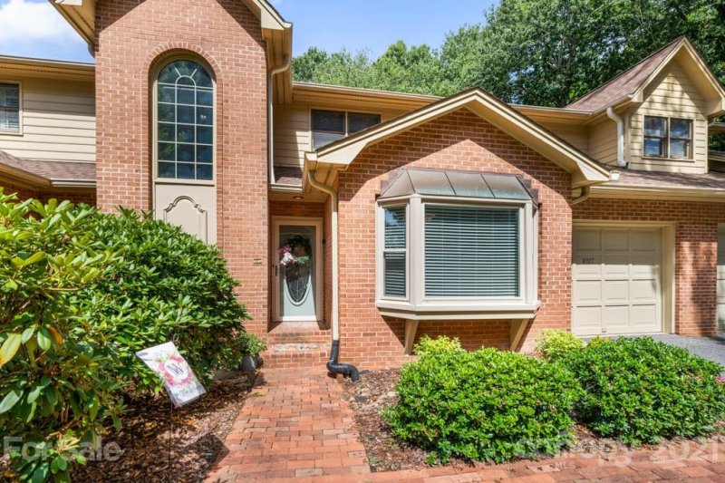 Property image 2 at 1027 1st Street, Hickory, NC 28601