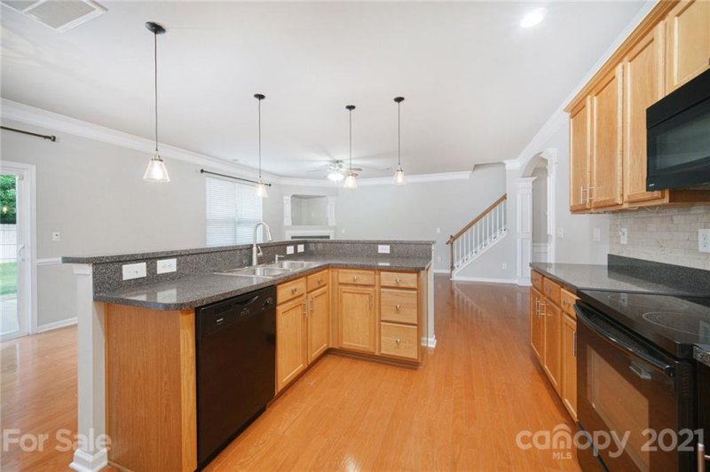 Property image 3 at 1046 Mearn Road, Charlotte, NC 28216