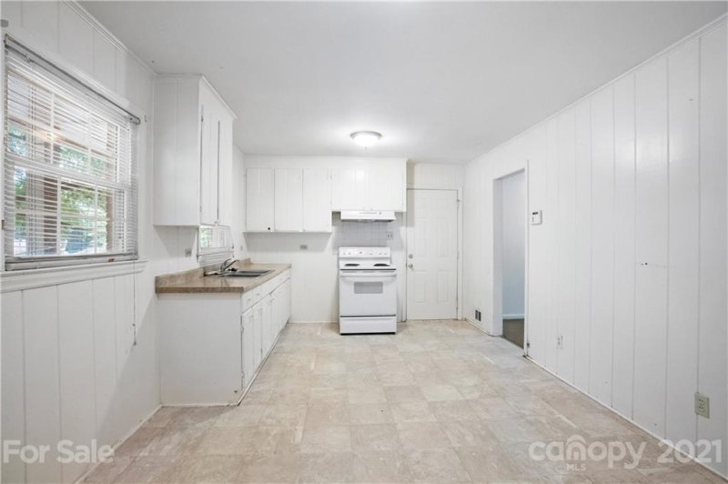 Property image 4 at 2110 Norwich Place, Charlotte, NC 28208