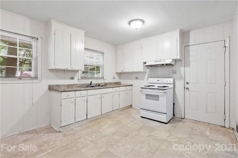 Property image 5 at 2110 Norwich Place, Charlotte, NC 28208