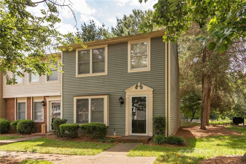 9400 Lexington Circle