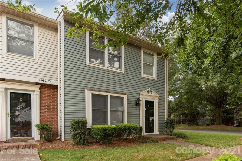 Property image 2 at 9400 Lexington Circle, Charlotte, NC 28213