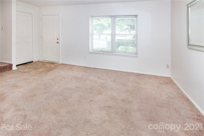 Property image 3 at 9400 Lexington Circle, Charlotte, NC 28213