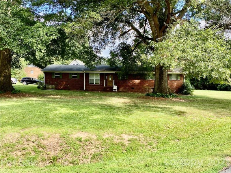 203 Fieldcrest Drive