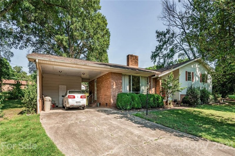 Property image 3 at 1900 Shoshone Court, Charlotte, NC 28214