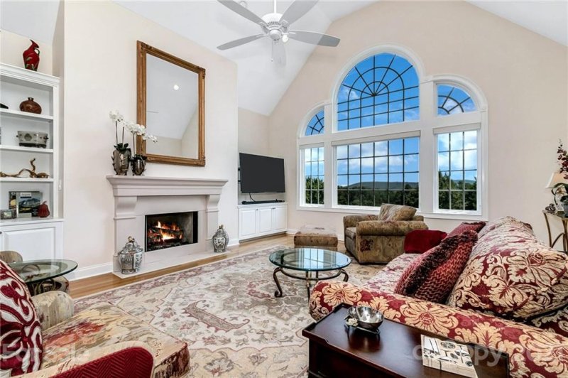 Property image 4 at 22 Thornapple Drive, Hendersonville, NC 28739