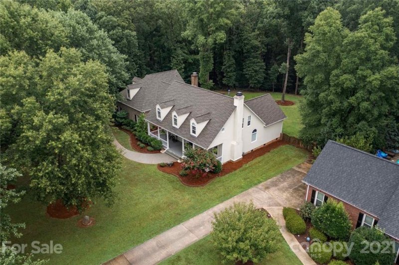 Property image 3 at 7026 High Oaks Drive, Matthews, NC 28104