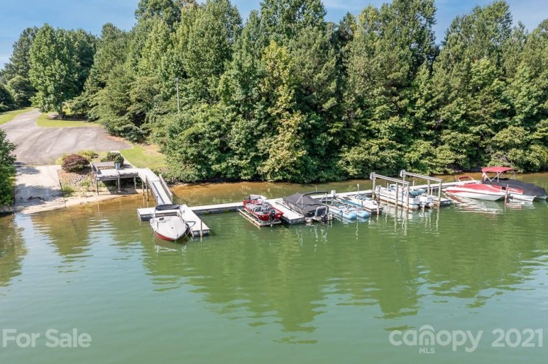 Property image 3 at 110 Grand Bay Drive, Mooresville, NC 28117