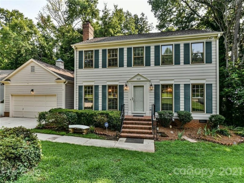 3028 Heathcroft Court