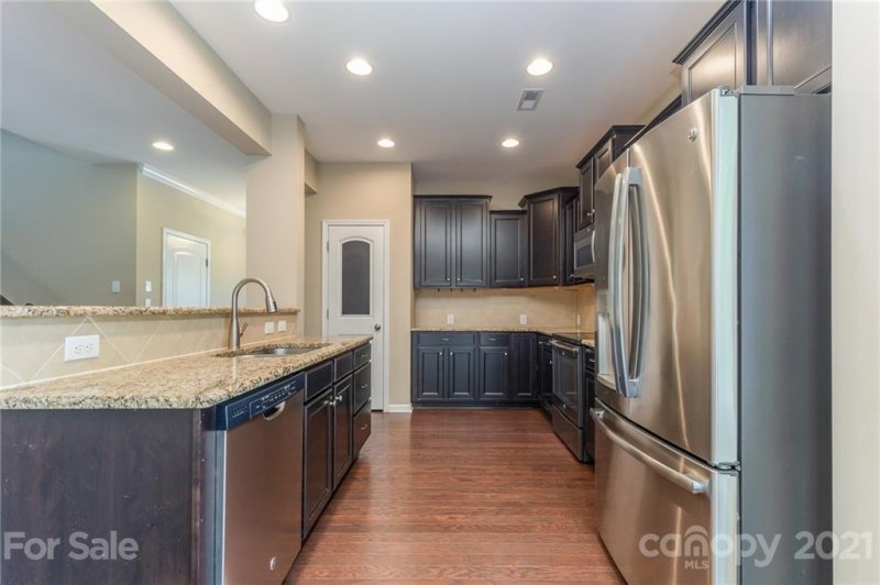 Property image 2 at 5307 Poplar Knoll Drive, Matthews, NC 28105