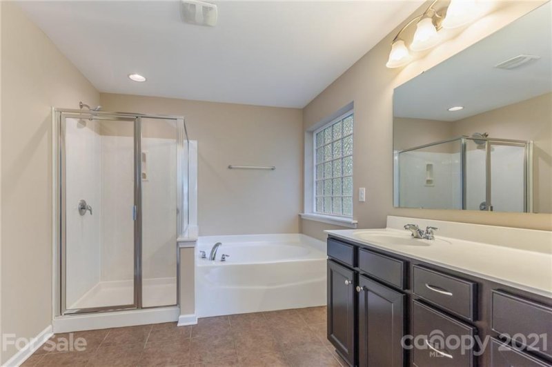 Property image 4 at 5307 Poplar Knoll Drive, Matthews, NC 28105