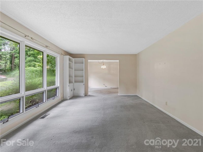 Property image 5 at 105 Thorngate Drive, Hendersonville, NC 28739