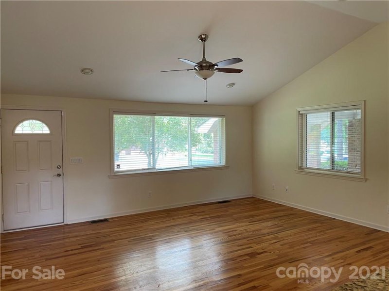 Property image 2 at 320 Owen Boulevard, Charlotte, NC 28213