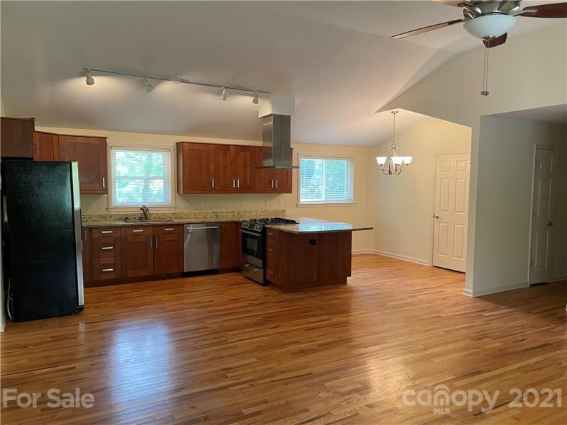 Property image 4 at 320 Owen Boulevard, Charlotte, NC 28213