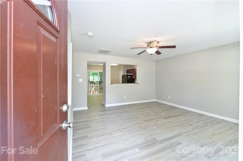 Property image 3 at 414 Presidents Court, Charlotte, NC 28217
