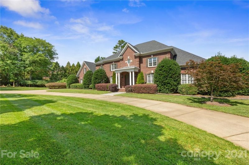 Property image 2 at 2086 Kings Manor Drive, Matthews, NC 28104