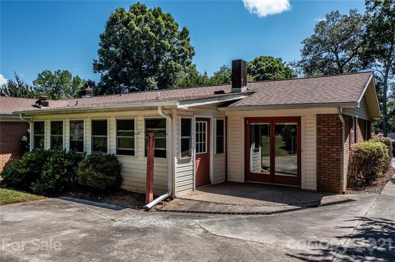 Property image 4 at 302 Maplewood Drive, Morganton, NC 28655