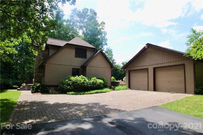 Property image 2 at 304 Oak Ridge Drive, Clyde, NC 28721