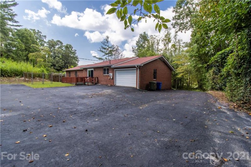 Property image 2 at 1727 Meadowbrook Terrace, Hendersonville, NC 28792