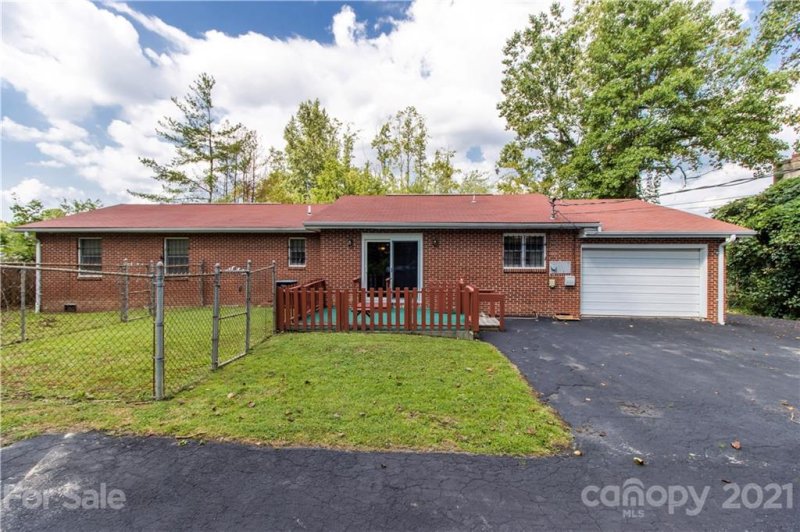 Property image 3 at 1727 Meadowbrook Terrace, Hendersonville, NC 28792