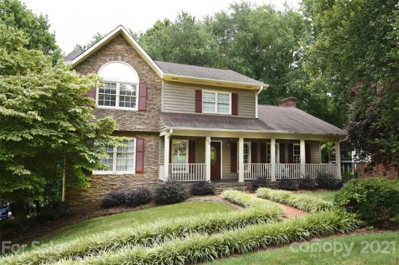 Property image 2 at 314 31st Avenue Court, Hickory, NC 28601