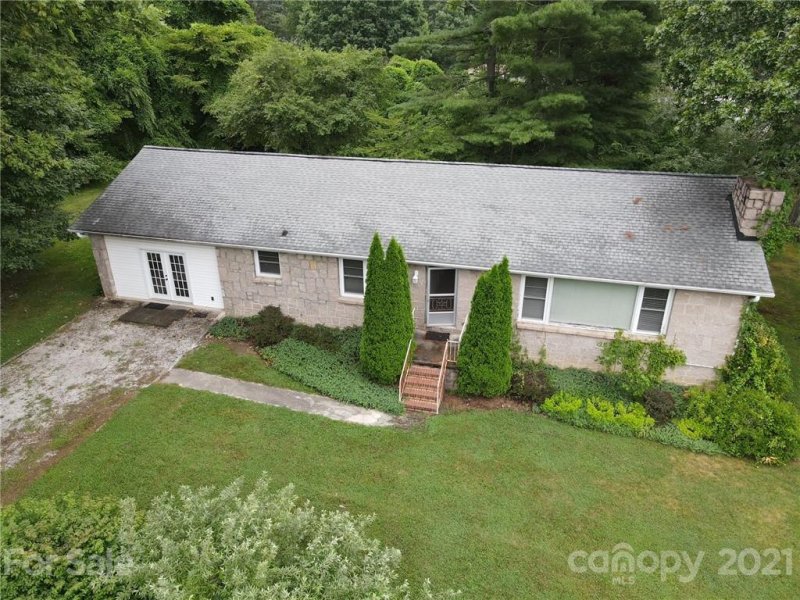 Property image 2 at 3102 Wesley Way, Hendersonville, NC 28792