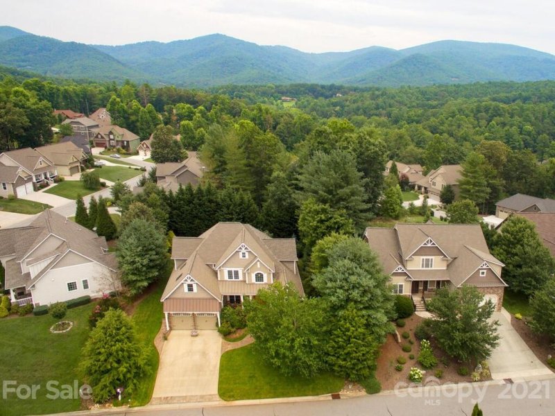 Property image 2 at 47 Ledgestone Drive, Fairview, NC 28730