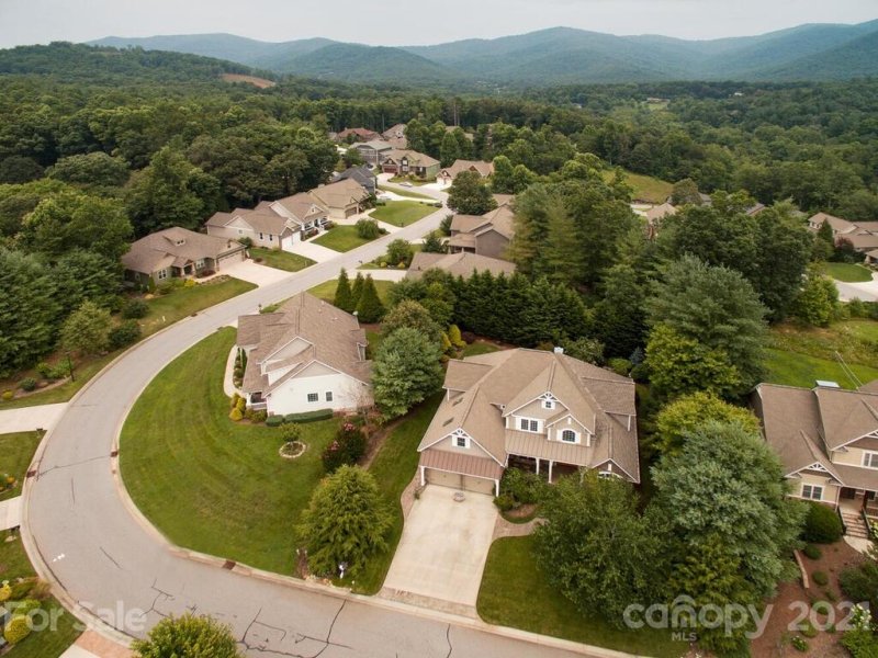 Property image 3 at 47 Ledgestone Drive, Fairview, NC 28730