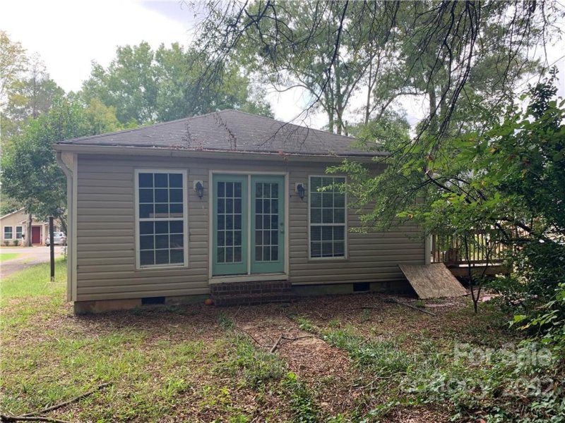 Property image 4 at 2586 Hemphill Street, Charlotte, NC 28208