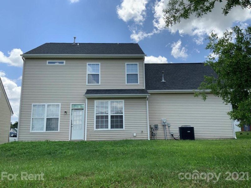 Property image 2 at 523 Elsberry Lane, Charlotte, NC 28213