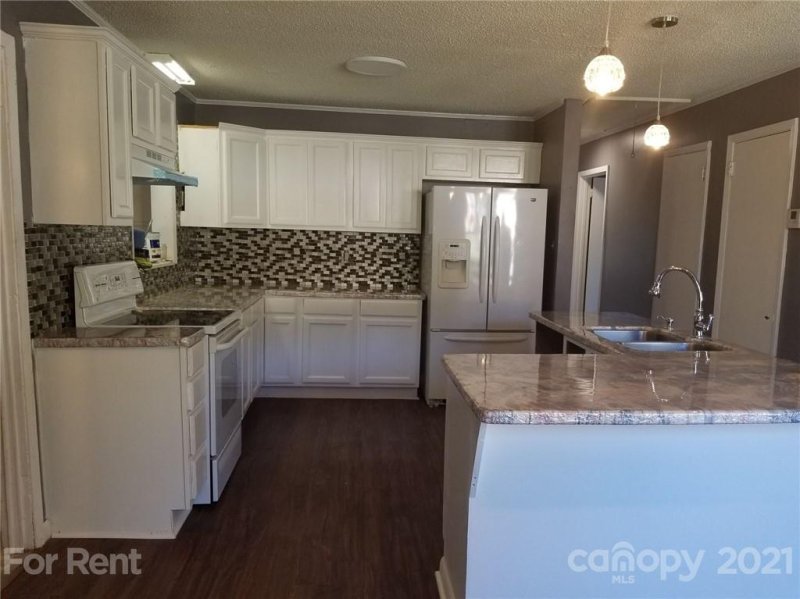 Property image 3 at 1539 Wickham Lane, Charlotte, NC 28208