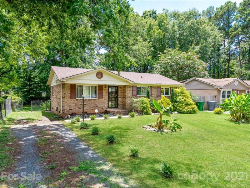 Property image 3 at 9230 Edgevale Drive, Charlotte, NC 28216