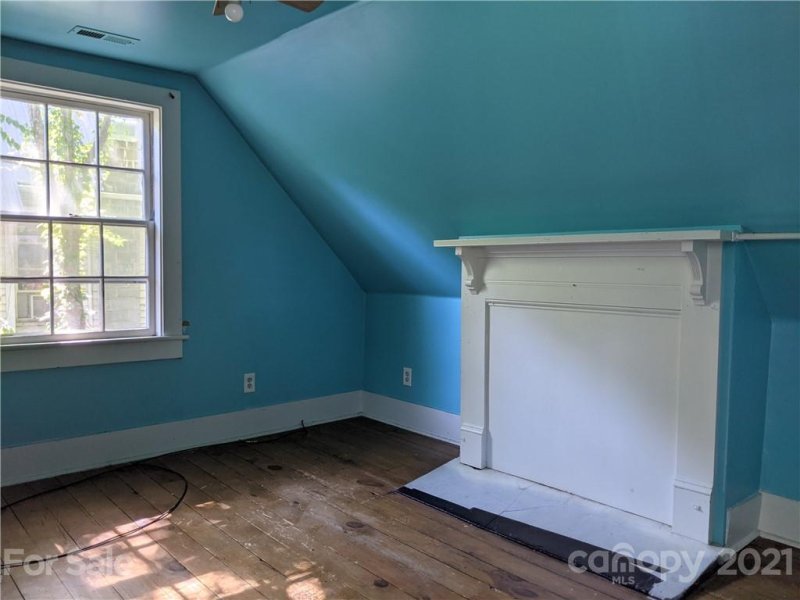 Property image 5 at 20 Claxton Place, Asheville, NC 28801