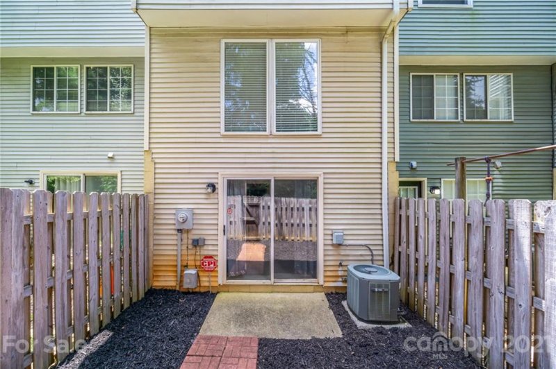 Property image 4 at 9432 Lexington Circle, Charlotte, NC 28213