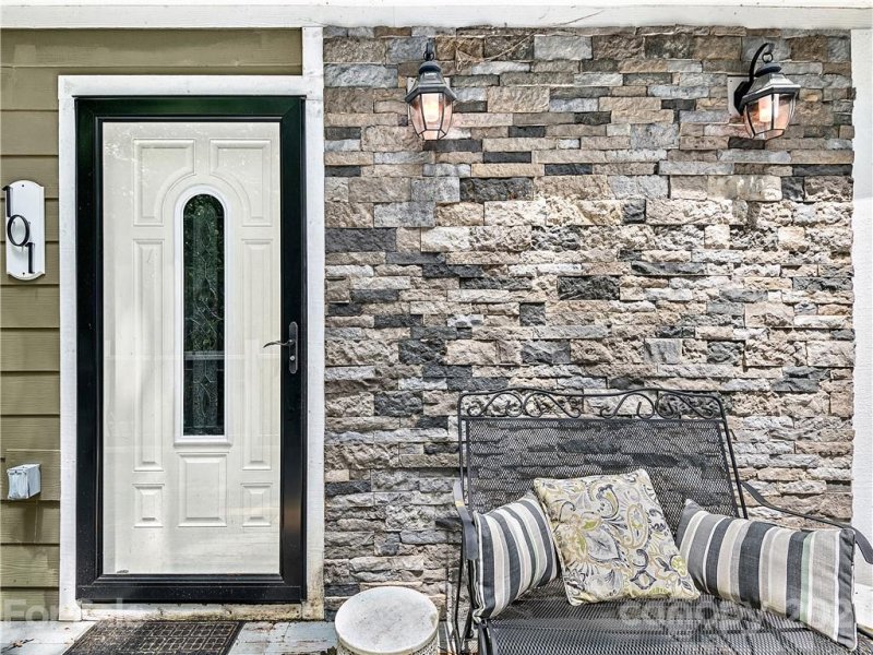 Property image 2 at 101 E Arbutus Trail, Hendersonville, NC 28792