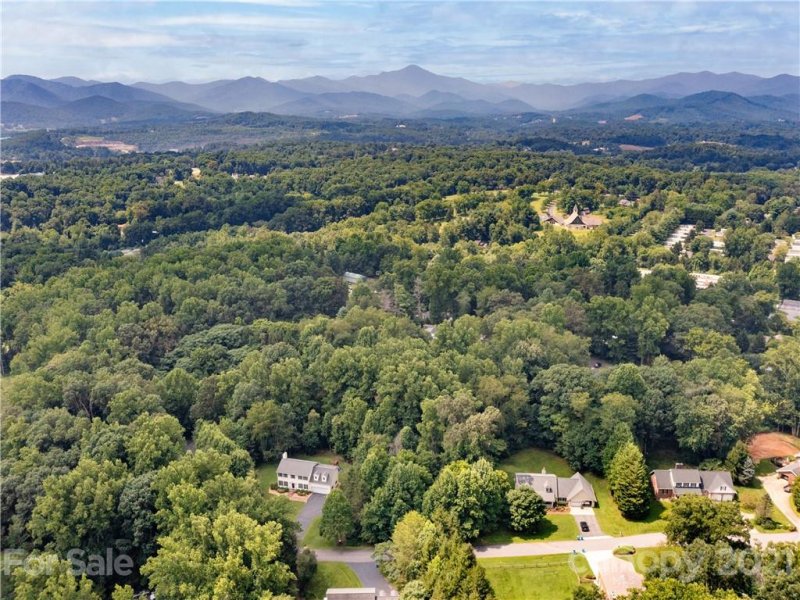 Property image 2 at 8 Cambridge Drive, Candler, NC 28715