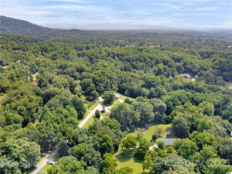 Property image 4 at 8 Cambridge Drive, Candler, NC 28715