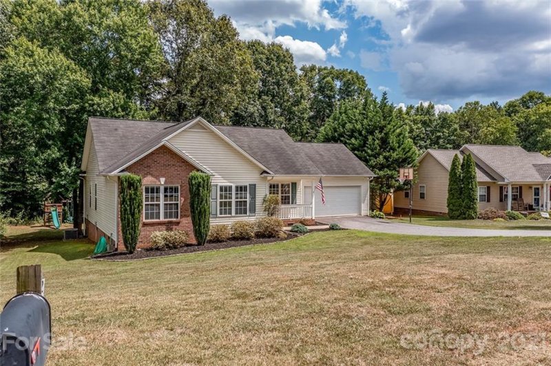 Property image 3 at 2104 Redberry Lane, Conover, NC 28613