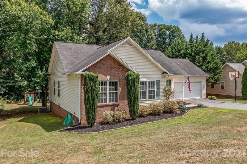 Property image 5 at 2104 Redberry Lane, Conover, NC 28613