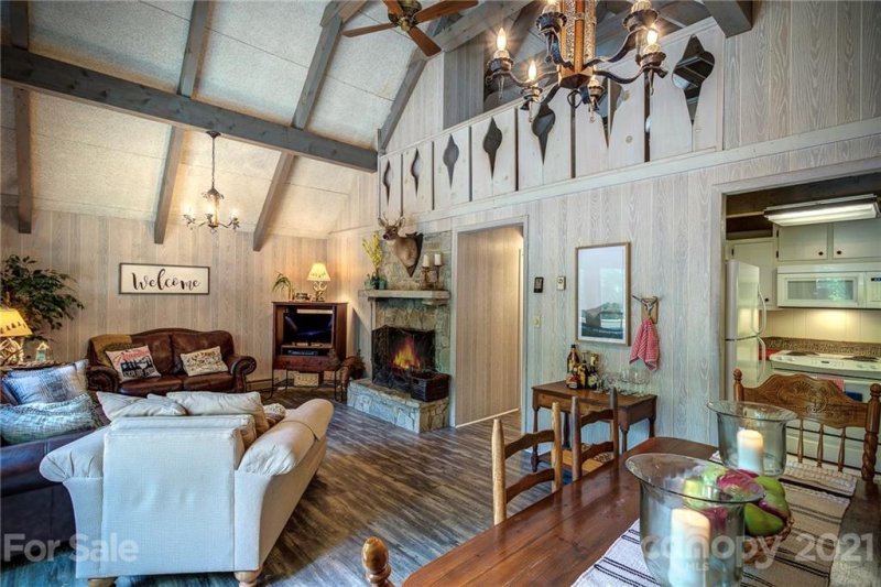 905 Charter Hills Road