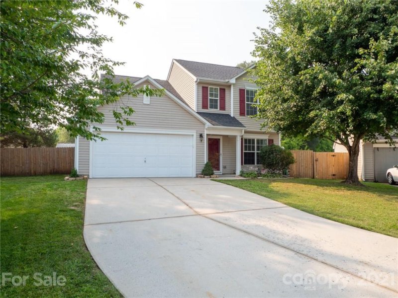 Property image 3 at 1116 Meadowbrook Lane, Concord, NC 28027