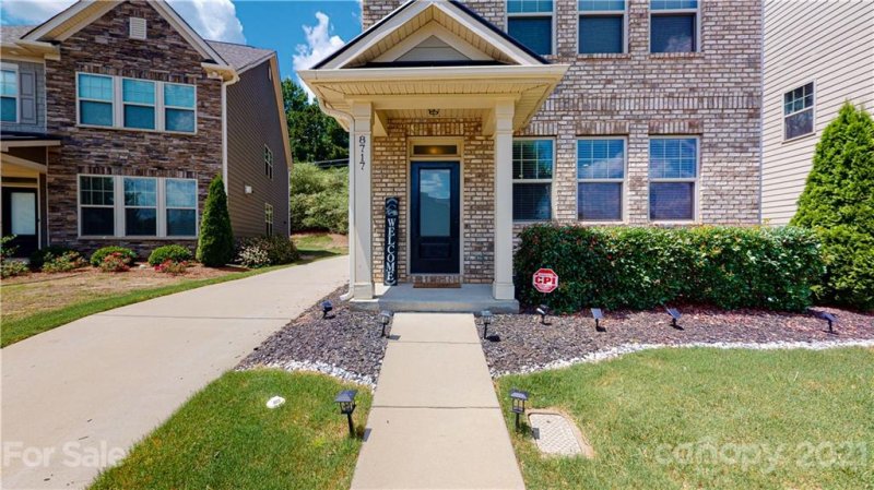 Property image 2 at 8717 Aspinwall Drive, Charlotte, NC 28216
