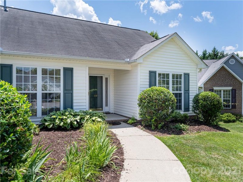 Property image 2 at 410 Silo Drive, Asheville, NC 28806