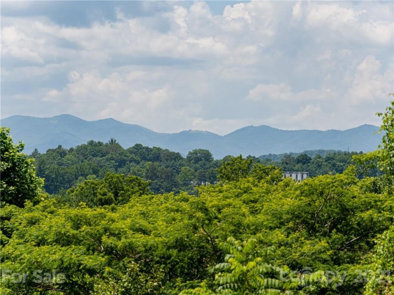 Property image 3 at 410 Silo Drive, Asheville, NC 28806