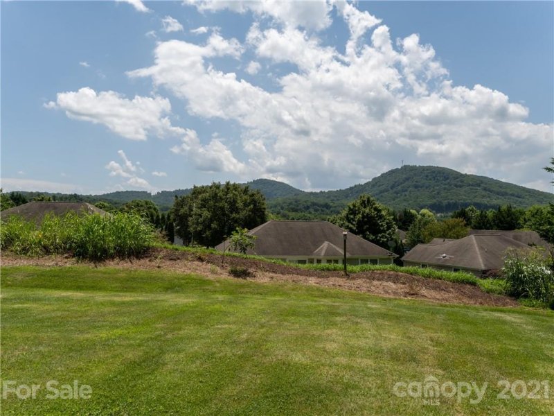 Property image 4 at 410 Silo Drive, Asheville, NC 28806